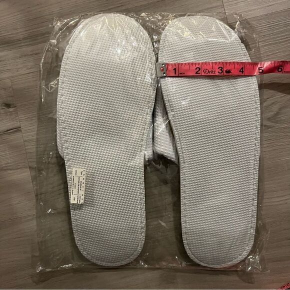 Slippers from Le Meurice Hotel Paris. Mens size M/L. Still in package - Picture 10 of 10